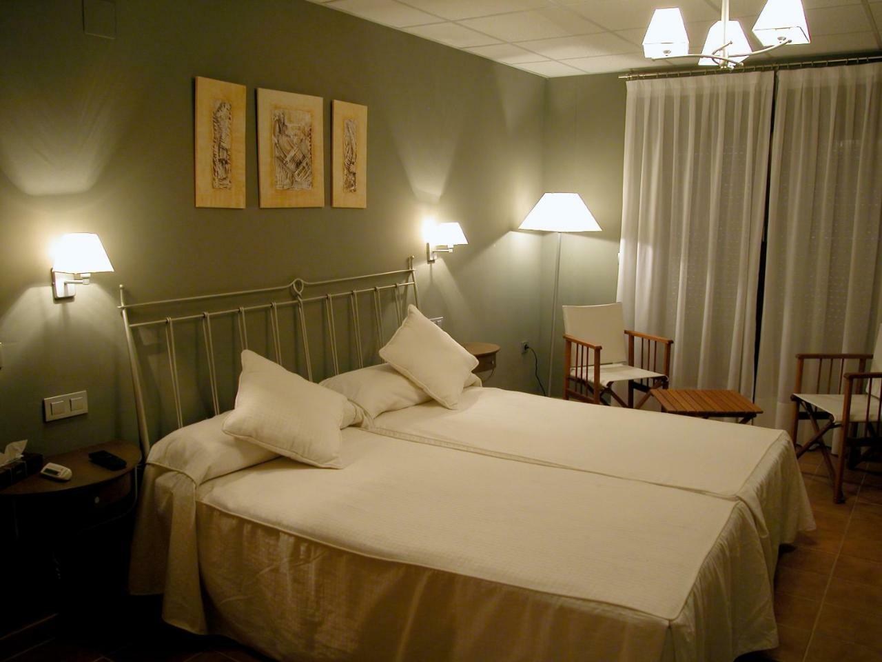 Hotel Villa De Estercuel Bagian luar foto